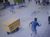 Vídeo: Homem é esfaqueado no calçadão do comércio, em Maceió
