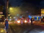 Moradores realizam protesto por falta de água no bairro do Feitosa