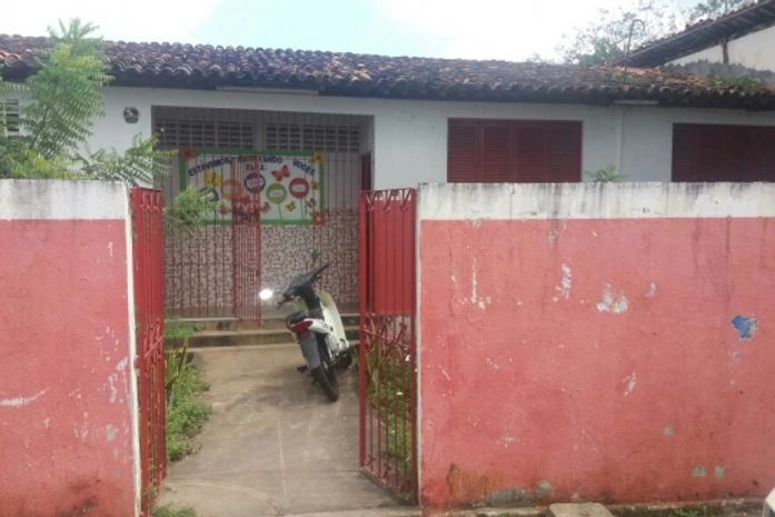 Assaltantes invadem escola, quebram alarme e furtam objetos