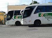 Bando armado com metralhadoras e fuzis rende passageiros e assalta três ônibus 