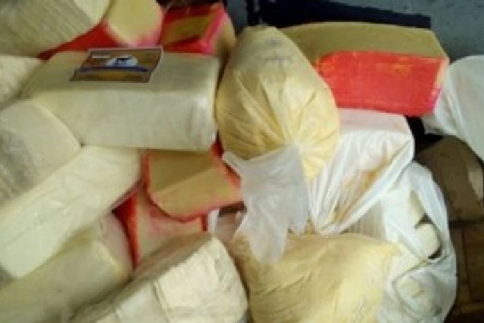 Adeal apreende quase duas toneladas de produtos lácteos clandestinos na BR 316, em Atalaia