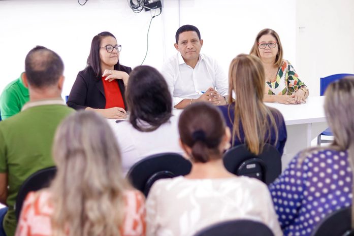 Prefeito Júlio Cezar dá posse aos membros do novo Conselho Municipal de Educação em Palmeira dos Índios
