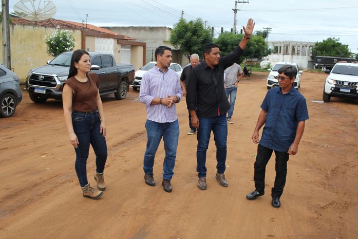 Prefeito Júlio Cezar faz visita técnica para definir detalhes da obra no Sabiá