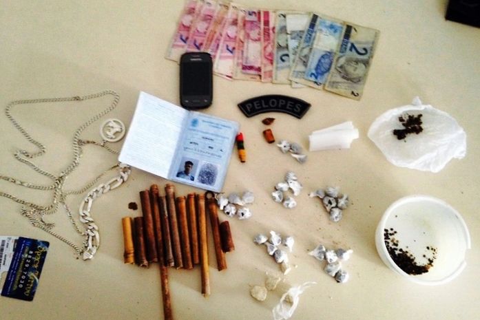 Material apreendido com a dupla (Foto: Alagoasweb)