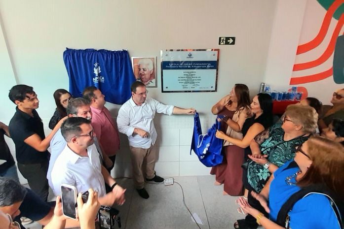 Luciano inaugura maior escola de tempo integral de Alagoas e autoriza construção de mais 20 creches em Arapiraca