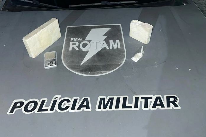 Mulher é presa após polícia encontrar 1,5kg de cocaína dentro de guarda-roupa, em Paripueira