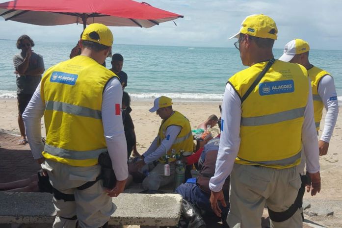 Turista de SP é socorrido após sofrer parada cardiorrespiratória na Praia de Ponta Verde