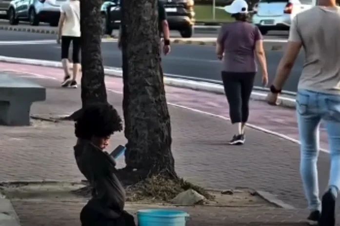 Cadeirante morto após cair de apartamento em Recife é enterrado como indigente