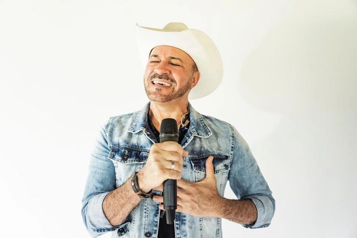 Geraldo Cardoso fecha o mês de outubro com show em Santana e título no interior baiano