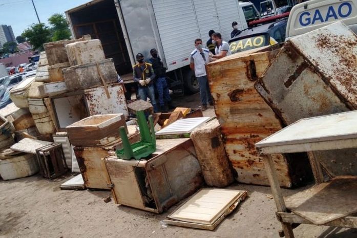 Operação apreende 4 toneladas de equipamentos deteriorados e 100 kg de carne estragada no Mercado da Produção