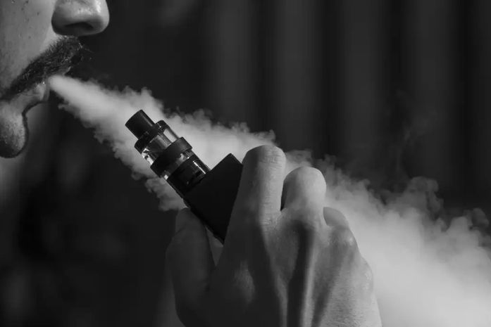Anvisa mantém proibição ao cigarro eletrônico no país