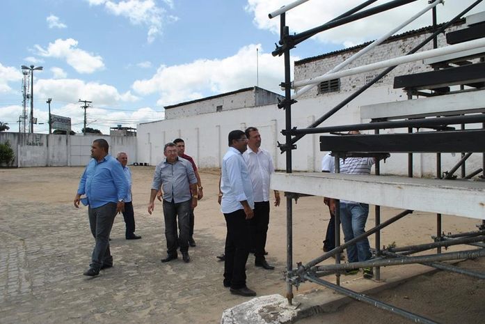 Vereadores constatam precariedade das arquibancadas do Estádio Coaracy da Mata Fonseca