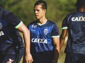 Em processo de reformulação, CSA confirma saída de volante Jhonnatan e atacante Hiago