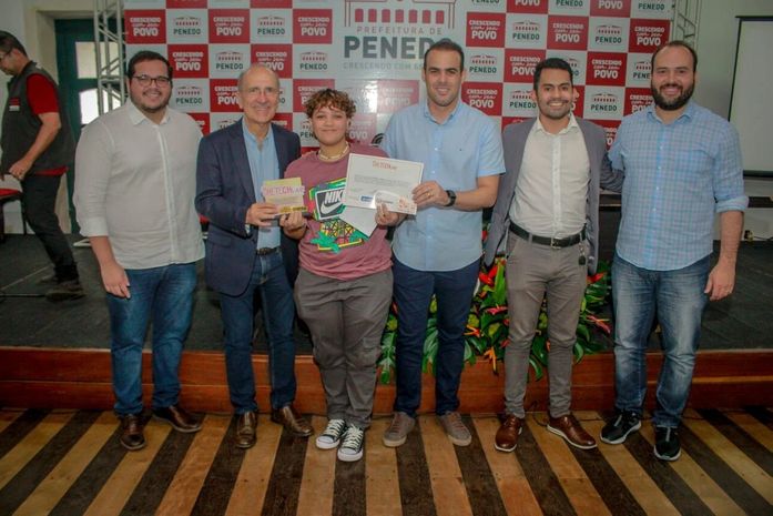 Centenas de jovens receberam certificado de conclusão dos cursos realizados no Laboratório OxeTech em Penedo