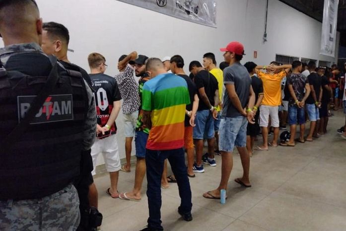 Festa com presença de menores consumindo bebidas alcoólicas foi encerrada.