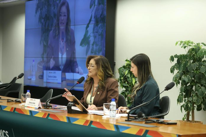 Senadora Dra. Eudócia participa do primeiro dia do Fórum Parlamentar do BRICS e preside sessão sobre crise climática e equidade de gênero.