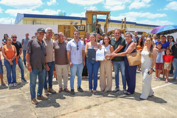 Administração de Vanessa e Ravena começa a todo vapor com assinatura de ordem de serviço.