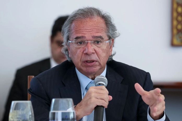 “Jamais esteve sob análise privatizar o SUS”, diz Guedes