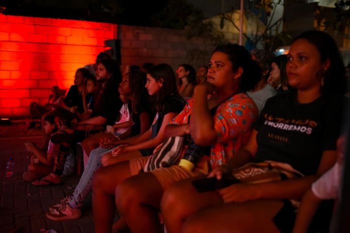 Cine Manguaba encerra festival com sessão histórica na vela de uma jangada na Massagueira neste domingo