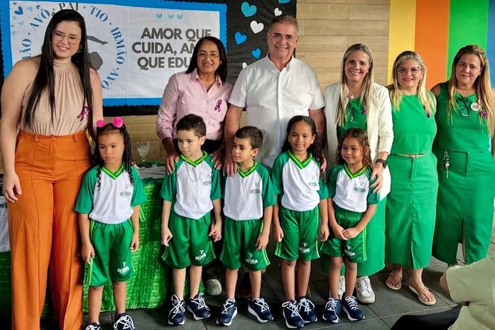 Prefeitura de São Miguel dos Campos entrega mais de 9 mil kits de fardamento em todas as escolas municipais