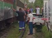 Trem atinge carro em passagem de nível em Bebedouro; ninguém fica ferido