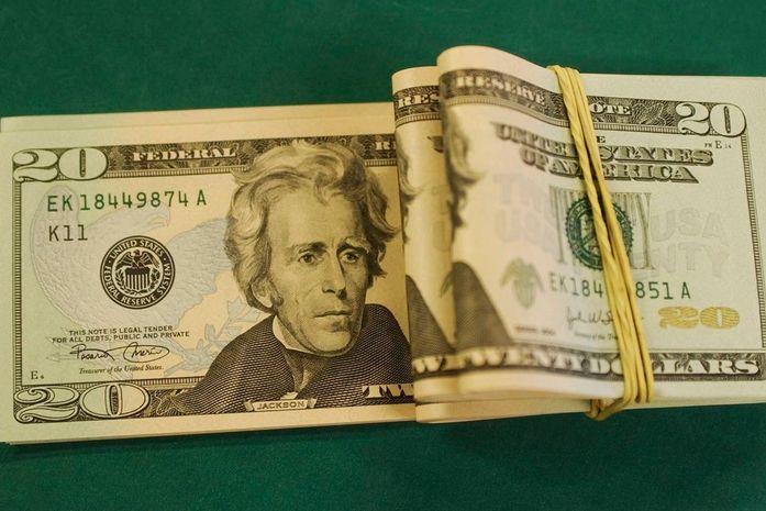 Dólar subiu e voltou a fechar acima de R$ 4,70