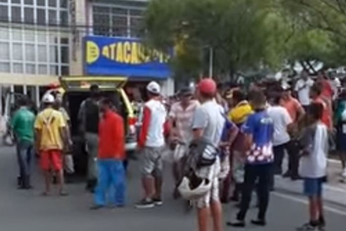 Homem é detido por populares após assaltar mulher no Centro de Arapiraca