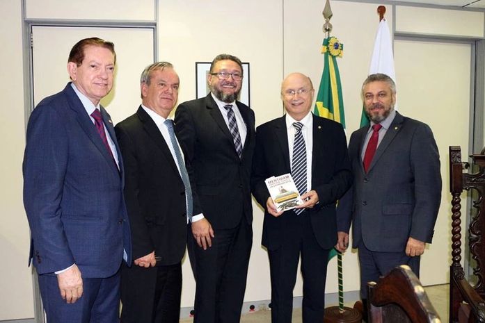 Visita ao Ministro da Justiça e a moribunda política nacional de desarmamento