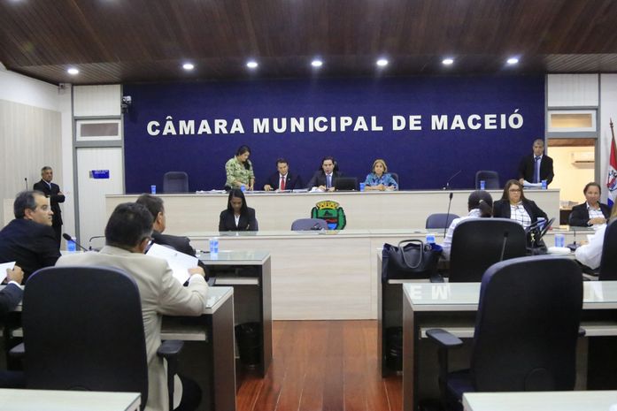 Dos 21 vereadores por Maceió, apenas oito permanecem no mesmo partido após a janela