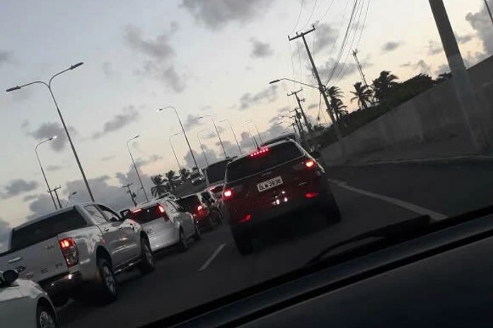 Acidente deixou três feridos e causou congestionamento no Pontal da Barra