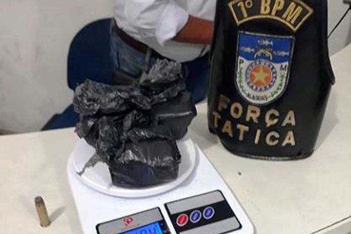 Material estava no guarda-roupa de Moacir da Silva Santos, 22 anos