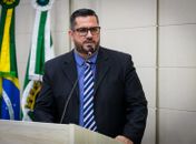 Leonardo Dias recebe secretário de Educação para discutir fim da suspensão dos transportes escolares

