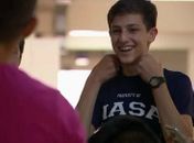 Jovem de 14 anos que passou na faculdade ganha direito de estudar