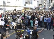 Bolsonaro é esfaqueado na barriga em ato de campanha em Juiz de Fora; Veja vídeos