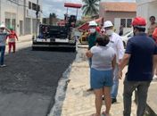 Luciano vistoria obra de pavimentação nesta segunda-feira de Carnaval