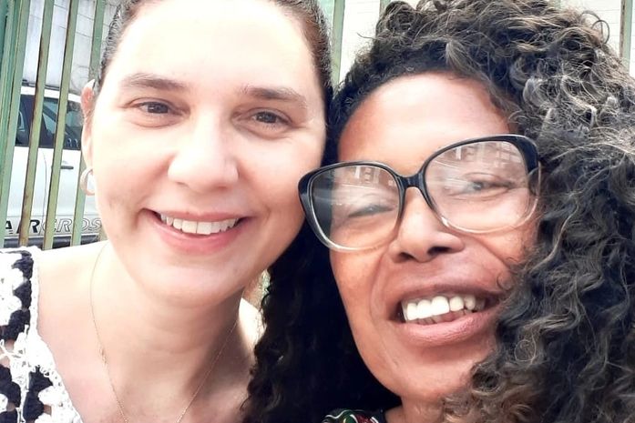 A futura vice-governadora me trouxe o primeiro abraço do dia 5 de agosto. E, a alma dessa ativista está toda serelepe. Salve!