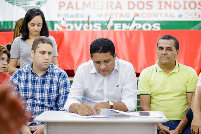 Prefeitura inicia pagamento de servidores nesta quinta (25); Educação já recebe com reajuste