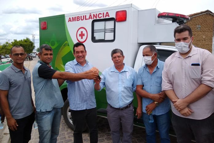 Em Palestina, Severino Pessoa entrega ambulância e anuncia emenda de R$ 1 milhão