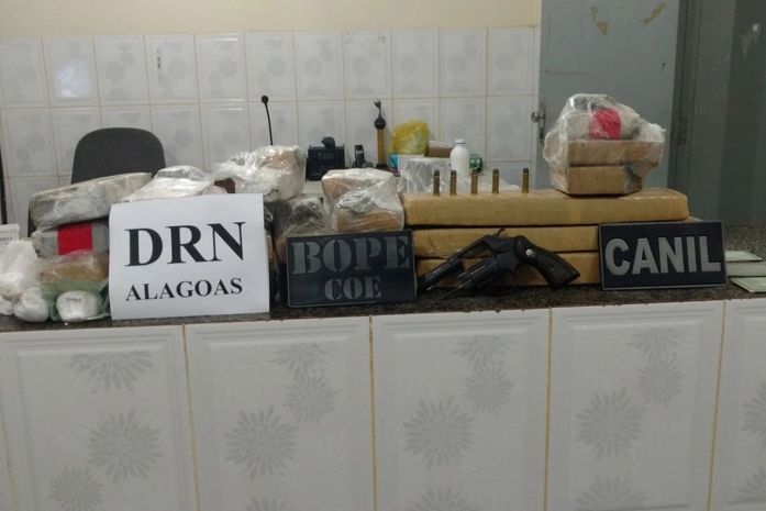 Com os criminosos foram apreendidos 24kg de drogas