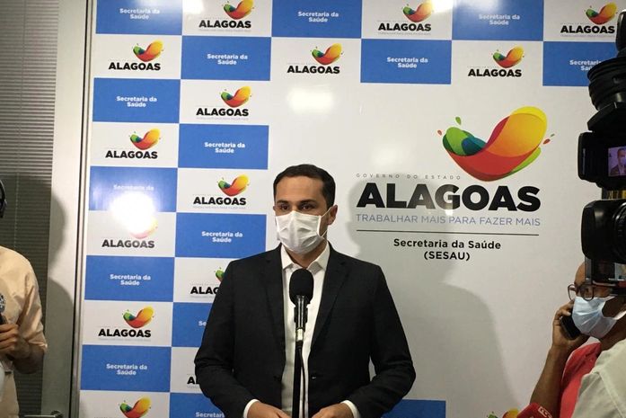 Governo de AL assina protocolo de intenções para aquisição da vacina contra a covid