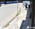 Vídeo flagra momento em que três estudantes escapam de assaltante armado, no Poço