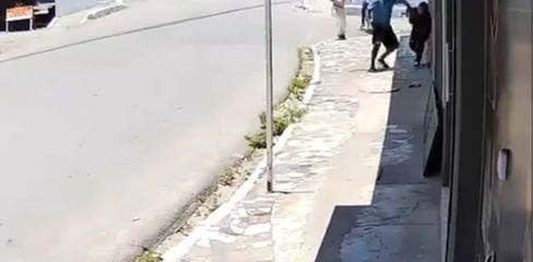 Vídeo flagra momento em que três estudantes escapam de assaltante armado, no Poço