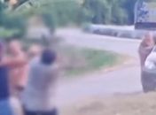 Motorista leva pedrada ao tentar impedir saque de carga após acidente na BR-101; veja o vídeo