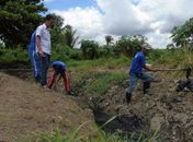 Prefeitura de Rio Largo realiza limpeza de canais para combater aedes aegypti