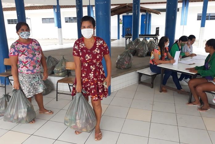 Prefeitura de Delmiro Gouveia inicia entrega de kits de merenda às famílias dos alunos da rede municipal de ensino