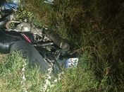 Garupa morre e motociclista fica ferido após perder controle em curva no Agreste de Alagoas
