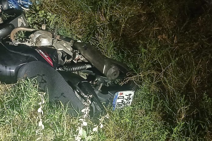 Garupa morre e motociclista fica ferido após perder controle em curva no Agreste de Alagoas