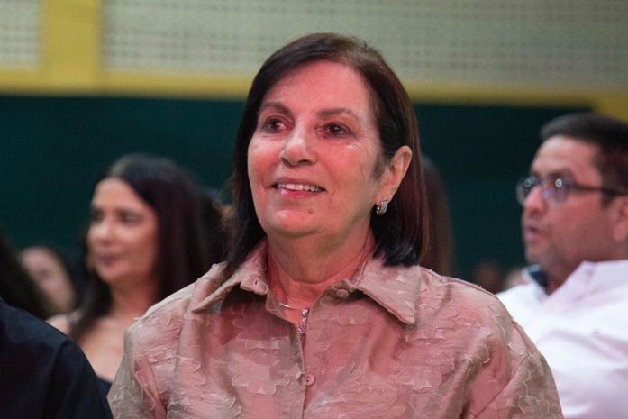 PREFEITA LEONOR MONTEIRO ANUNCIA PAGAMENTO DE QUASE 3 MILHÕES EM PRECATÓRIOS DO FUNDEF AOS PROFESSORES DE MONTEIRÓPOLIS DURANTE FESTA DO DIA DO PROFESSOR