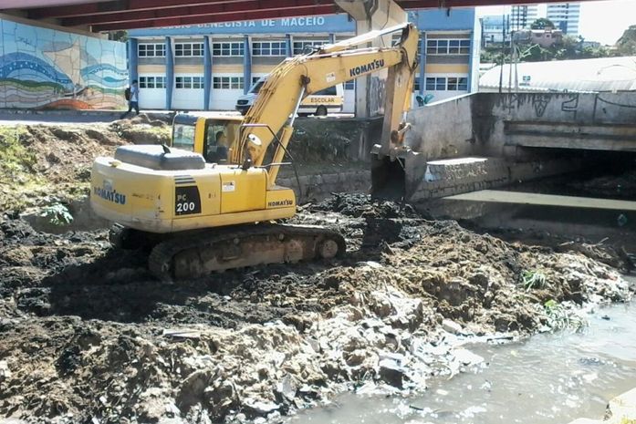 Limpeza no Riacho Salgadinho