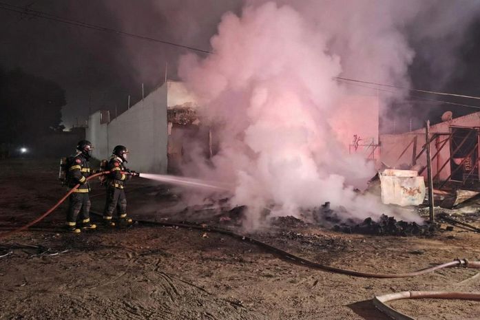 Incêndio de grandes proporções atinge estabelecimento comercial no Agreste de AL